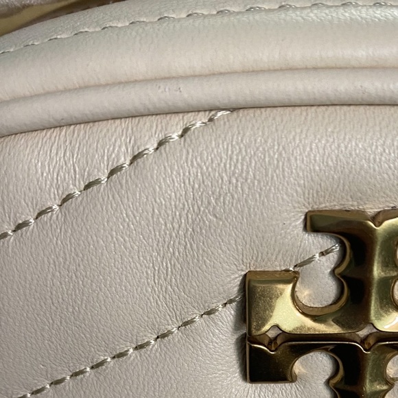 🌟Tory Burch Kira Small Chevron Quilted Camera Crossbody Bag - Picture 8 of 10